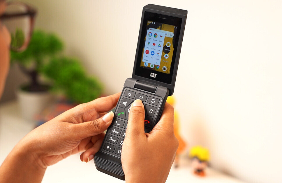 CAT S22 Flip Review: Smart Dumb Phone! - AppleGadgets Blog